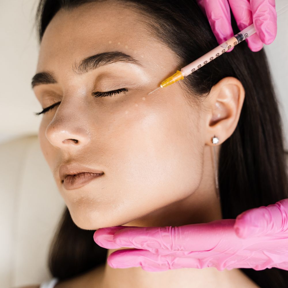 Mezoterapia okolicy pod oczami w gabinecie medycyny estetycznej